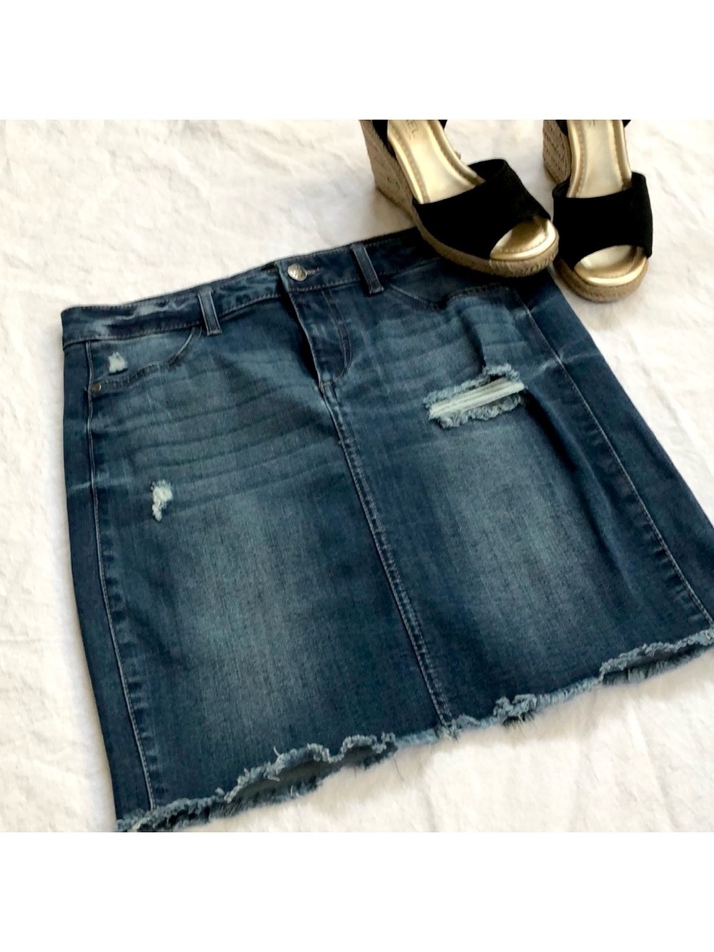 NWOT Celebrity Pink Denim Mini Skirt with Frayed Hem Size 5 J or 2-4 Women’s